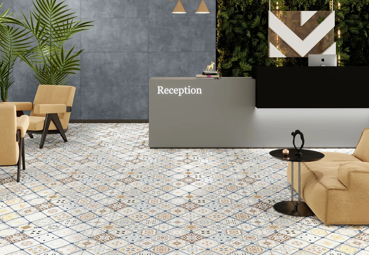 Recepción con piso de patrones geométricos y paredes grises.